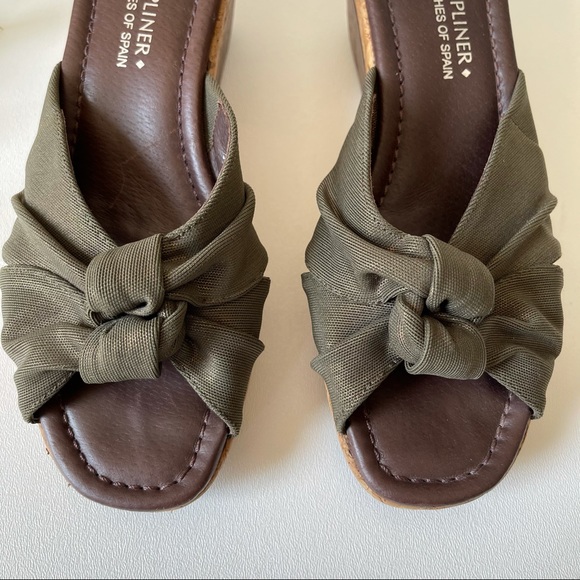 DONALD J PLINER CHARM KNOTTED OPEN TOE WEDGE - Picture 4 of 10